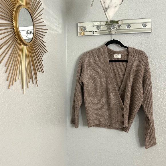 Comfy and cozy Allie Rose Beige knit cardigan sweater - Picture 10 of 11